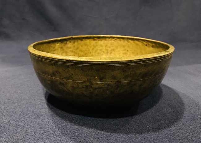 Antique Singing Bowl | Jambati